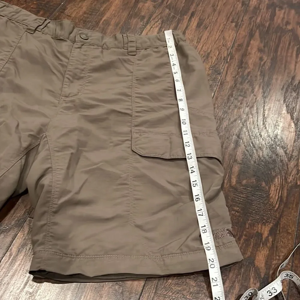 The North Face cargo shorts size L in EUC perfect‎ for hiking outdoor activity’s